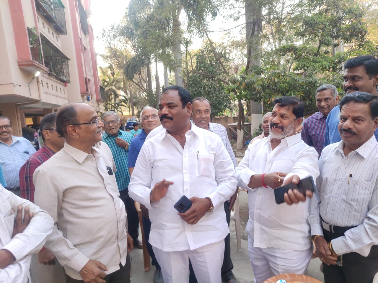 Reminding carporator about building Photo1.